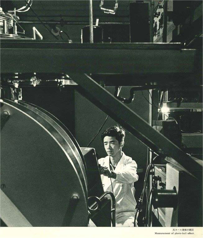 松下技研にて半導体の研究に従事